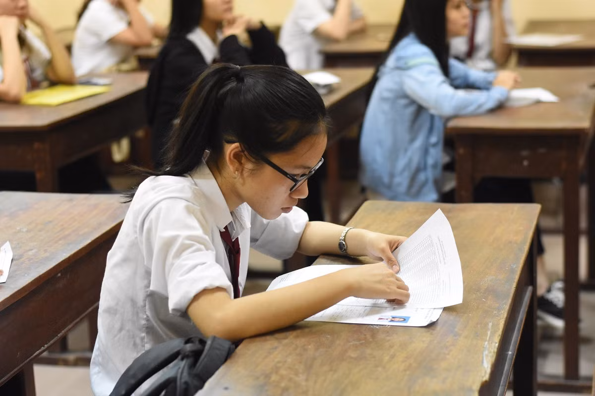 Cũng trong ngày 24/6, đề thi cũng đã được Thừa Thiên Huế chuyển đến các điểm thi sớm hơn so với dự kiến.