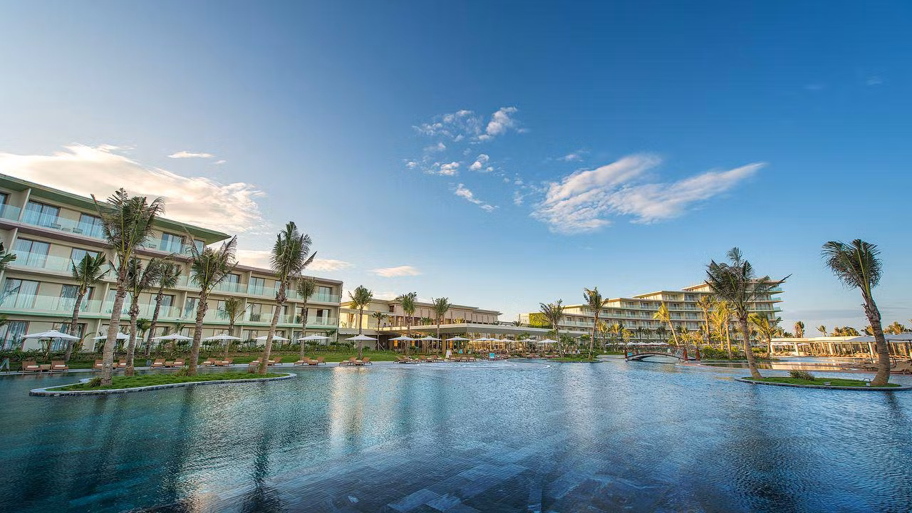 Kiến trúc hình cánh cung độc đáo của FLC Luxury Hotel Sầm Sơn