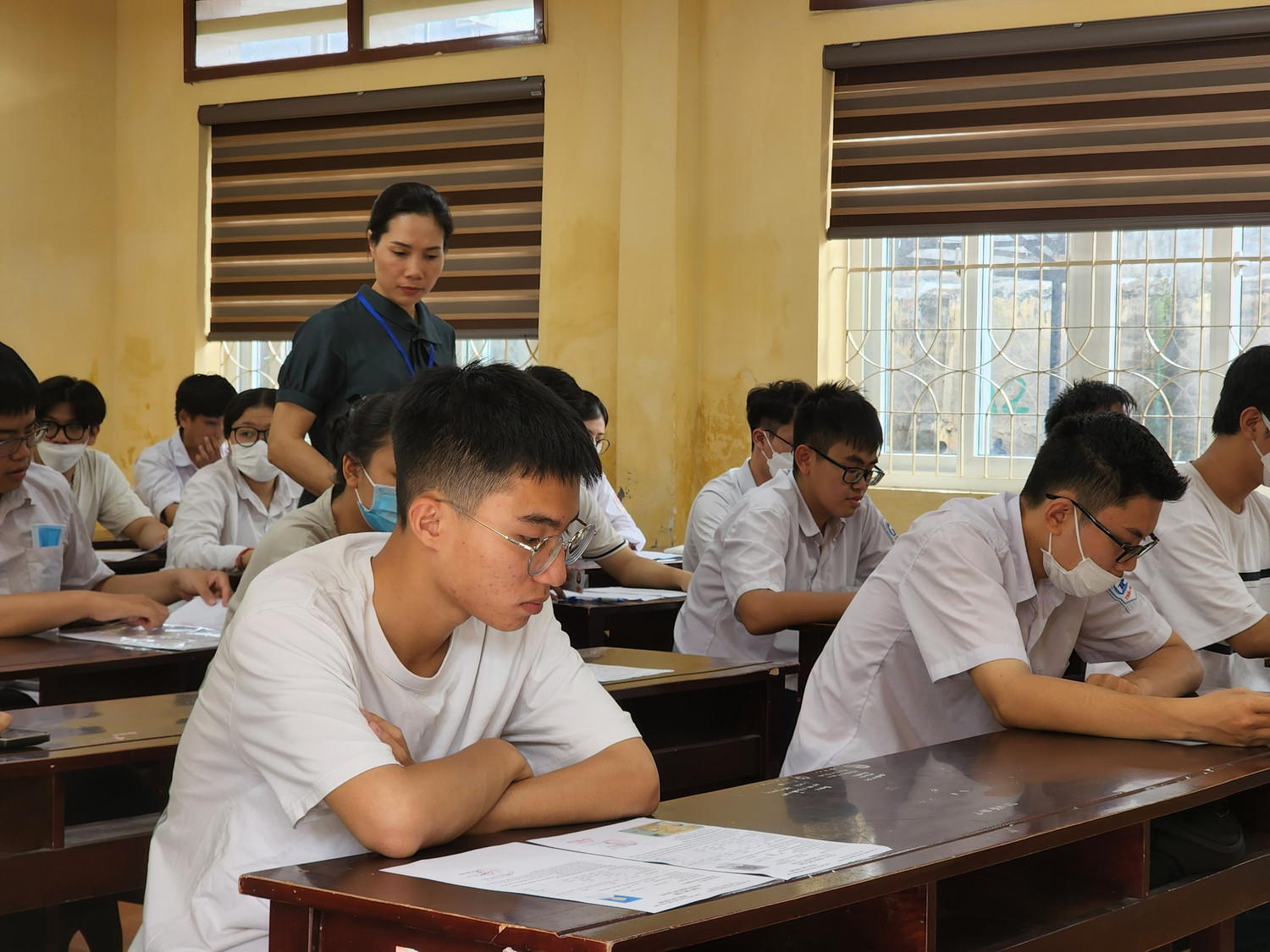 Một hiệu trưởng cho rằng nội dung thi nên giữ nguyên như các kỳ thi trước là giới hạn trong chương trình giáo dục cấp trung học phổ thông, chủ yếu là lớp 12 để không gây áp lực cho giáo viên và học sinh (Ảnh minh hoạ: Phạm Linh)