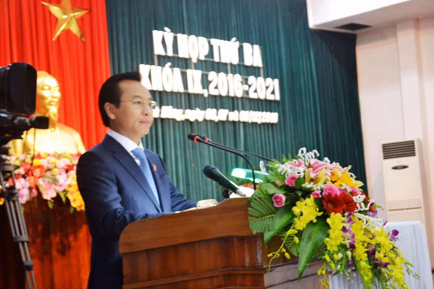 Bí thư Đà Nẵng yêu cầu lập “danh sách đen” các nhà thầu rút ruột công trình (GDVN) - Nhà thầu nào làm 1-2 công trình mà hư hỏng nhanh, kém chất lượng thì đưa vào “danh sách đen” để cấm hẳn, không cho đấu thầu xây dựng các công trình khác.