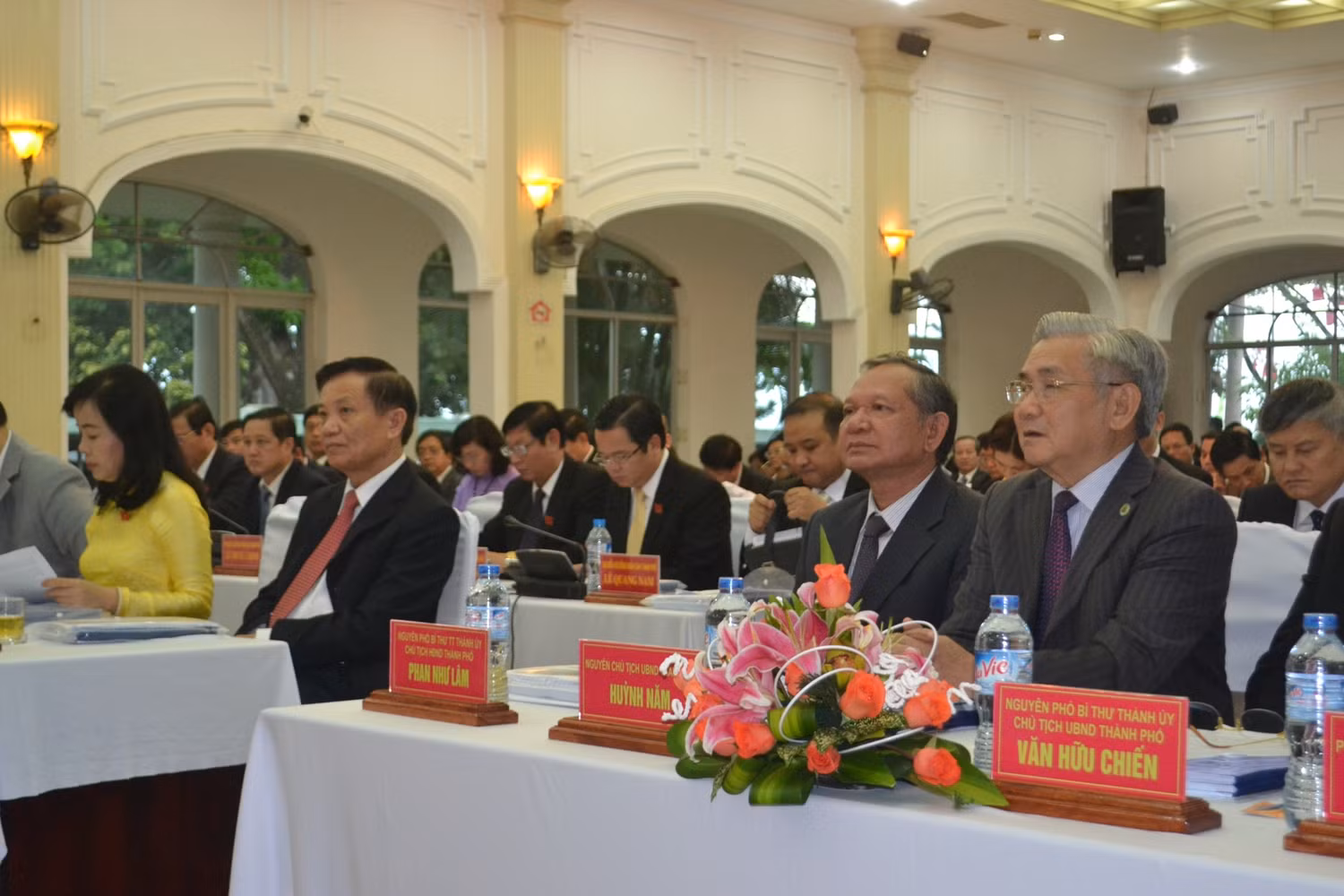 Các đại biểu hội đồng nhân dân thành phố Đà Nẵng nhiệm kỳ 2016-2021 đã biểu quyết, thông qua nhiều nghị quyết quan trọng. Ảnh: An Nguyên
