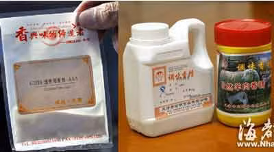2. Thịt bò giả: Hồi năm ngoái, tỉnh An Huy (Trung Quốc) phát hiện chất phụ gia “hương liệu thịt bò”. Đây là loại phụ gia có thể biến thịt lợn thành thịt bò. Giá bán mỗi gói vào khoảng 45 nhân dân tệ (tức hơn 130.000 đồng). 2. Thịt bò giả: Hồi năm ngoái, tỉnh An Huy (Trung Quốc) phát hiện chất phụ gia “hương liệu thịt bò”. Đây là loại phụ gia có thể biến thịt lợn thành thịt bò. Giá bán mỗi gói vào khoảng 45 nhân dân tệ (tức hơn 130.000 đồng).