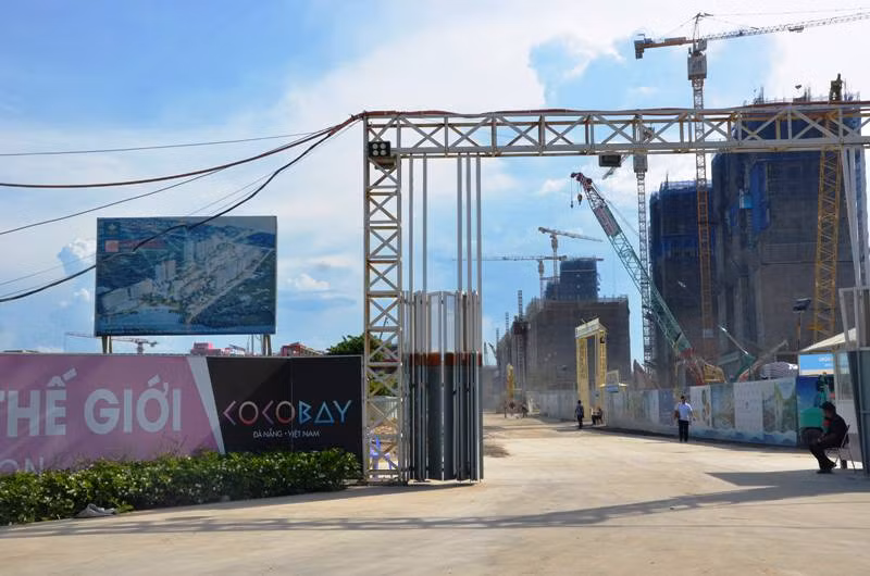 Dự án Khu nghỉ dưỡng và nhà ở cao cấp The Empire (CoCoBay) bị xử phạt vì xây dựng không phép. Ảnh: TT
