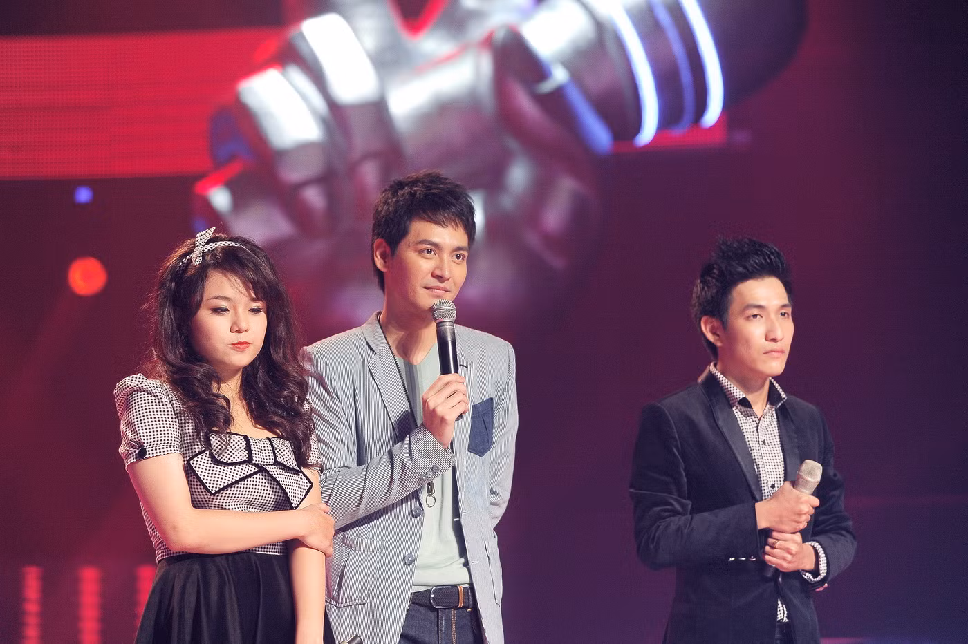 Vốn được mệnh danh là "công chúa tuổi teen" từ chương trình Bài hát Việt tuy nhiên khi đến với The Voice, cô nàng sinh viên Đại học RMIT đã lột xác và chinh phục được tất cả các HLV bởi sự trưởng thành, mạnh mẽ và đầy tự tin của mình. Vốn được mệnh danh là "công chúa tuổi teen" từ chương trình Bài hát Việt tuy nhiên khi đến với The Voice, cô nàng sinh viên Đại học RMIT đã lột xác và chinh phục được tất cả các HLV bởi sự trưởng thành, mạnh mẽ và đầy tự tin của mình.