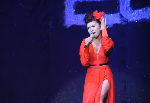 Ngoài ra các ca sỹ tham gia phần 1 của live concert như Văn Mai Hương, Noo Phước Thịnh, Ái Phương, Tiêu Châu Như Quỳnh, V.Music, X5… cũng ngồi lại đến hết chương trình để theo dõi và nhiệt tình cổ vũ. (Theo zing)
