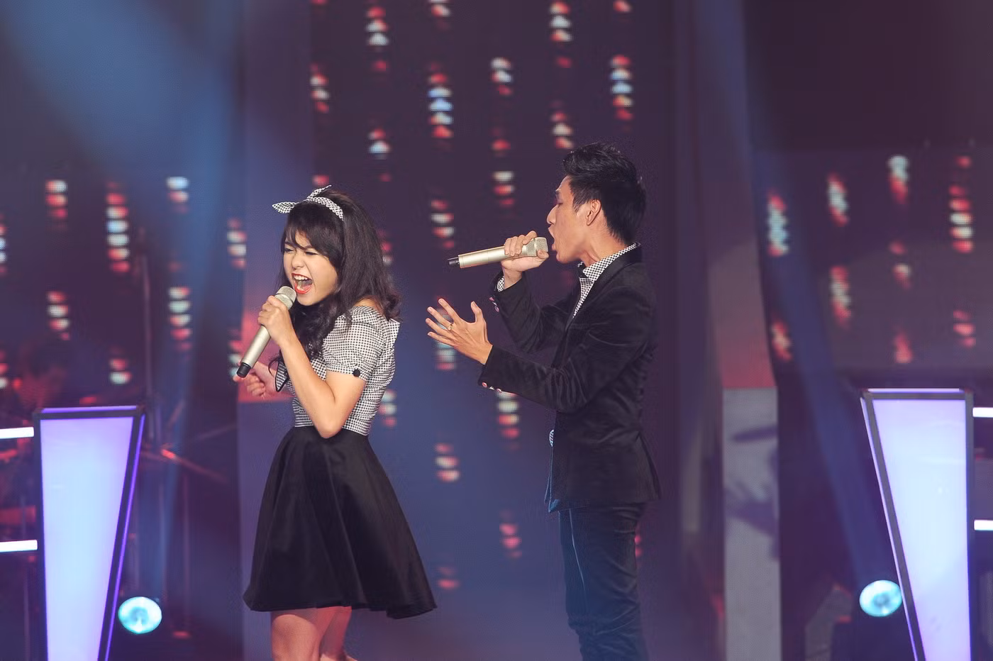 Xuất hiện trên sân khấu The Voice trong tập 2 vòng Đối đầu, Thái Trinh khiến khán giả mê mẩn trước sự lột xác hoàn toàn so với vòng Giấu mặt. Xuất hiện trên sân khấu The Voice trong tập 2 vòng Đối đầu, Thái Trinh khiến khán giả mê mẩn trước sự lột xác hoàn toàn so với vòng Giấu mặt.