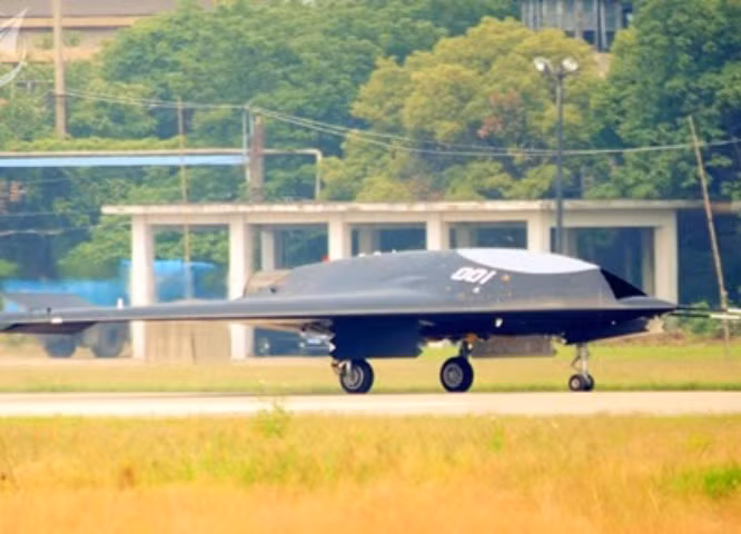 UAV Lợi Kiếm nhái hàng Mỹ của Trung Quốc