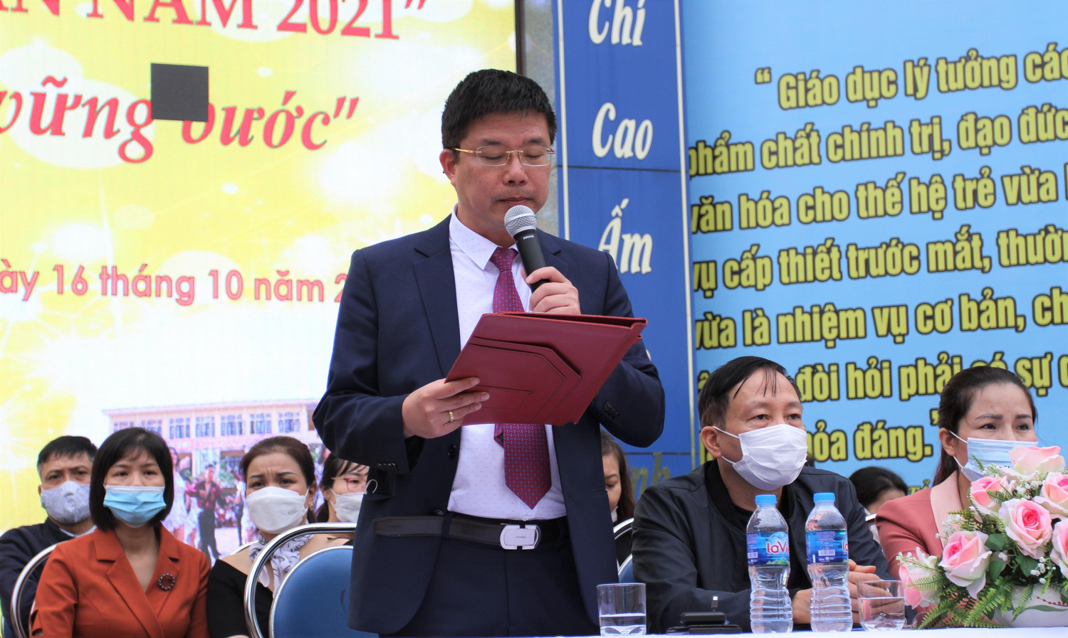 Thầy Nguyễn Minh Quý phát biểu khai mạc Hội thi nhảy "Vũ điệu Trần Nguyên Hãn" lần thứ 12 (Ảnh: Phương Linh) Thầy Nguyễn Minh Quý phát biểu khai mạc Hội thi nhảy "Vũ điệu Trần Nguyên Hãn" lần thứ 12 (Ảnh: Phương Linh)