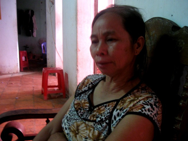 Người thân gia đình cháu H vẫn chưa hết bàng hoàng sợ hãi