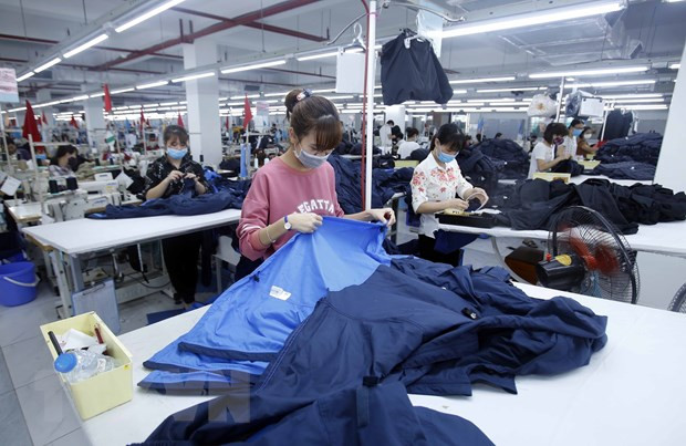 Chăm sóc và nâng cao sức khỏe người lao động, phòng chống bệnh nghề nghiệp. Ảnh minh họa: TTXVN.
