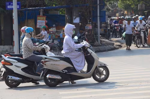 Áo, váy chống nắng "lên ngôi" Áo, váy chống nắng "lên ngôi"