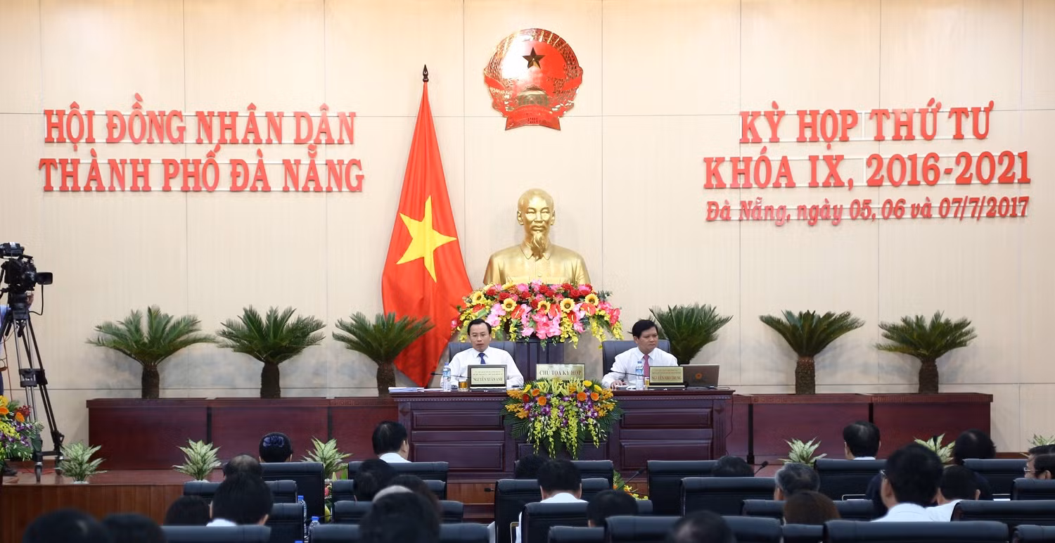 Ủy ban Kiểm tra Thành ủy Đà Nẵng thi hành kỷ luật khiển trách đối với ba cán bộ văn phòng Thành ủy và văn phòng Hội đồng nhân dân. Ảnh: TT
