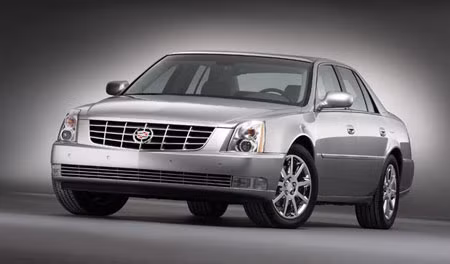 Warren Buffett, Sau một thời gian dài gắn bó, tỷ phú giàu nhất thế giới này đã cho bán đấu giá chiếc Lincoln Town Car Signature cổ lỗ đời 2001 mang biển số 13 của mình trên trang eBay và chuyển sang dùng chiếc Cadillac DTS 2006 có giá khoảng 45.000 USD. Đây thực sự là quyết định “xa xỉ” đối với một người nổi tiếng hà tiện như tỷ phú siêu giàu này dù chiếc xe chỉ có giá chưa đầy 30.000 USD, một số lẻ trong tổng tài sản khổng lồ của Warren Buffett.