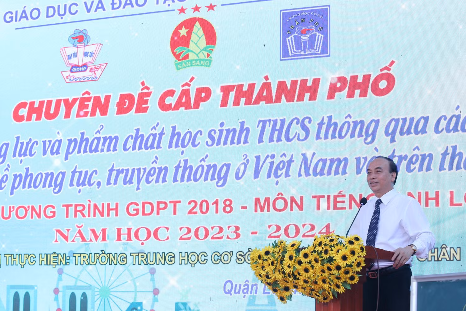 Ông Đỗ Văn Lợi - Phó giám đốc Sở Giáo dục và Đào tạo Hải Phòng phát biểu chỉ đạo tại chuyên đề (Ảnh: LT) Ông Đỗ Văn Lợi - Phó giám đốc Sở Giáo dục và Đào tạo Hải Phòng phát biểu chỉ đạo tại chuyên đề (Ảnh: LT)
