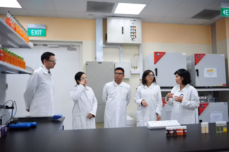 Bà Trần Thị Lệ, CEO NutiFood thăm trung tâm nghiên cứu thí nghiệm của BASF Khu vực Đông Nam Á Bà Trần Thị Lệ, CEO NutiFood thăm trung tâm nghiên cứu thí nghiệm của BASF Khu vực Đông Nam Á