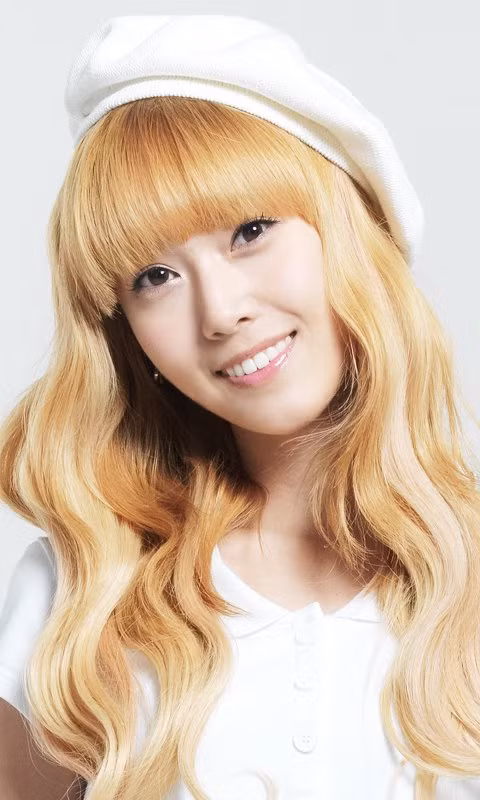Jessica’SNSD trong năm 2011 đã được bầu chọn vào danh sách 100 mỹ nữ đẹp nhất thế giới. Và dĩ nhiên cô cũng sở hữu đôi môi rất gợi cảm.