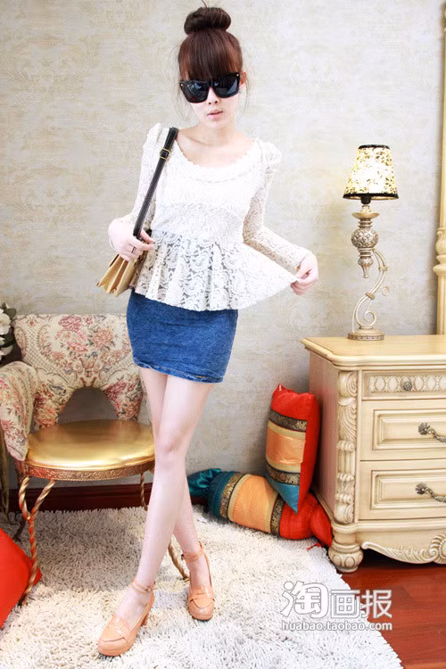 Sành điệu và cá tính khi phối hợp chiếc áo ren trắng cổ thuyền cùng váy jean sát lưng cao, nhìn bạn như một cô công chúa thanh lịch chốn đông người. Sành điệu và cá tính khi phối hợp chiếc áo ren trắng cổ thuyền cùng váy jean sát lưng cao, nhìn bạn như một cô công chúa thanh lịch chốn đông người.