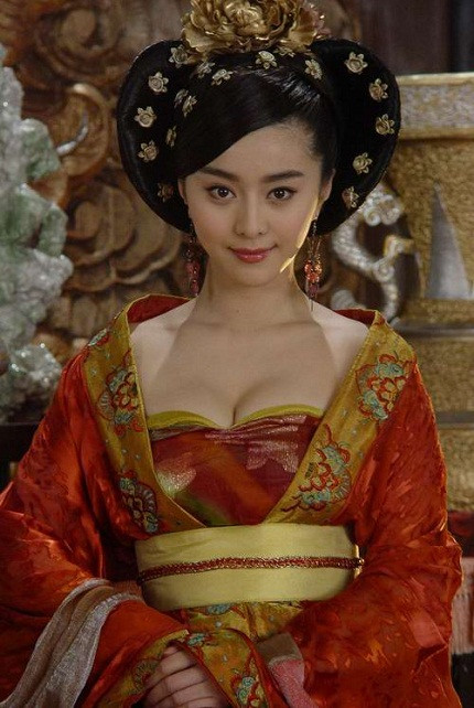 Có lẽ Phạm Băng Băng đã khắc họa khá thành công với hình tượng của một Dương Quý Phi gợi cảm, mị hoặc với ngoại hình của mình. Xem thêm: Sao Hoa ngữ/ Sao Hàn/ Sao Việt/ Sao Hollywood