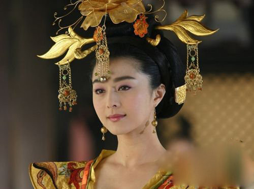 Có thể thấy tạo hình của Phạm Băng Băng trong phim được đầu tư khá kỹ để làm nổi bật được vẻ đẹp kiêu sa, quý phái của hình tượng nhân vật. Xem thêm: Sao Hoa ngữ/ Sao Hàn/ Sao Việt/ Sao Hollywood