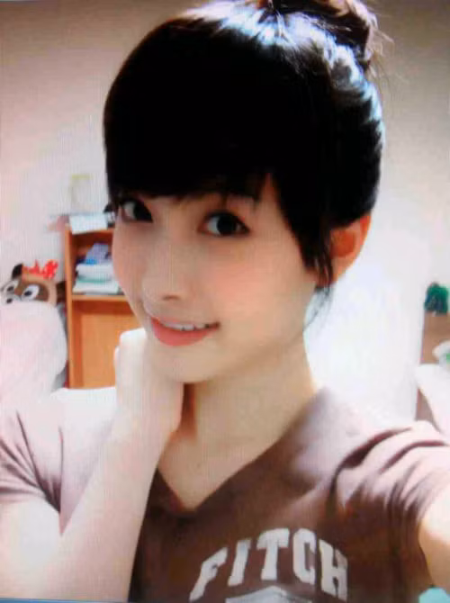 Bức ảnh búp bê được công bố khiến mọi người đều ngỡ ngàng và không thể không thừa nhận những nét tinh tế hoàn hảo trên khuôn mặt đó. Xem thêm: Cận cảnh: Sao Hàn "thăng hạng nhan sắc" nhờ trang điểm và phẫu thuật Bức ảnh búp bê được công bố khiến mọi người đều ngỡ ngàng và không thể không thừa nhận những nét tinh tế hoàn hảo trên khuôn mặt đó. Xem thêm: Cận cảnh: Sao Hàn "thăng hạng nhan sắc" nhờ trang điểm và phẫu thuật