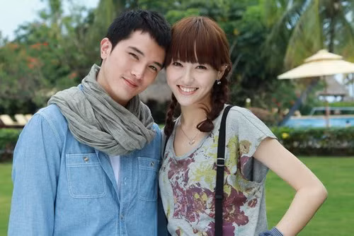 Đứng trước tin đồn hẹn hò nhưng hai người vẫn ấp úng và chưa công nhận chính thức về mối quan hệ của mình. Đứng trước tin đồn hẹn hò nhưng hai người vẫn ấp úng và chưa công nhận chính thức về mối quan hệ của mình.