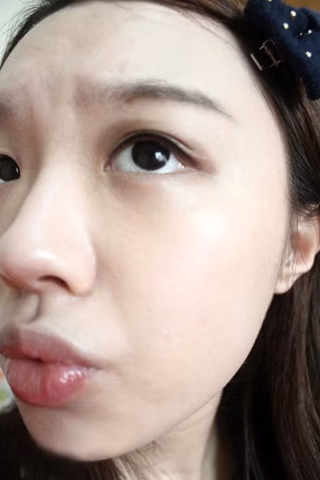 Cần đánh bóng mắt ở phía đuôi mắt theo hình tam giác. Xem thêm: Người đẹp Trung Hoa "tỏa sáng" trên bìa tạp chí TrendsHealth Cần đánh bóng mắt ở phía đuôi mắt theo hình tam giác. Xem thêm: Người đẹp Trung Hoa "tỏa sáng" trên bìa tạp chí TrendsHealth