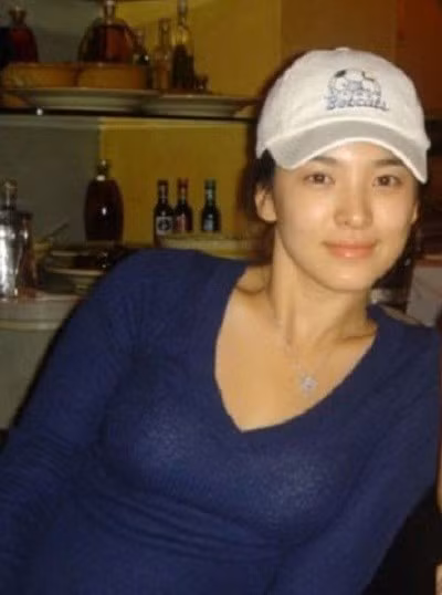 Vẻ đẹp tự nhiên của Song Hye Kyo khá chuẩn, nhưng có vẻ dáng người lại hơi béo.