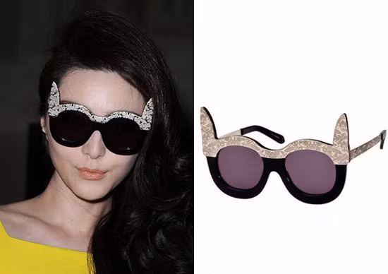 Mắt kính mèo Karen. Tuy mặc váy Versace sang trọng nhưng Phạm Băng Băng lại phối hợp với đôi kính được thiết kế như tai mèo rất dễ thương.