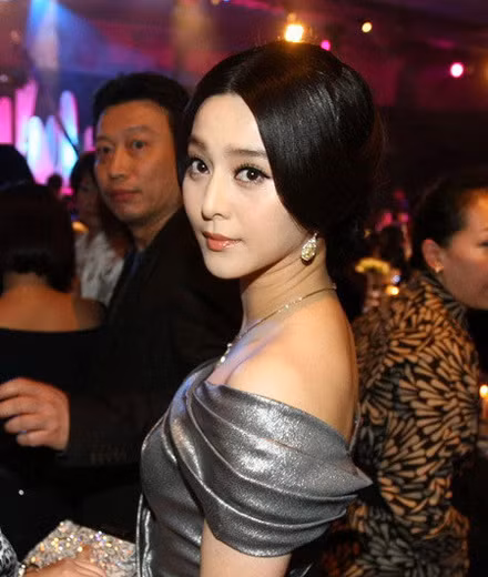 Đồng thời những lớp mỡ ở vùng cổ cũng tăng lên theo tỉ lệ thuận.