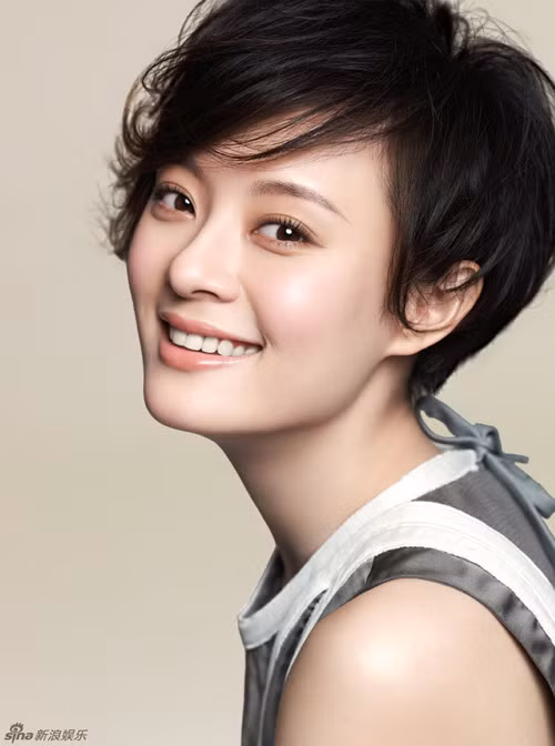 Sau khi sinh con, Tôn Lệ "nhuận sắc", ngày càng xinh.