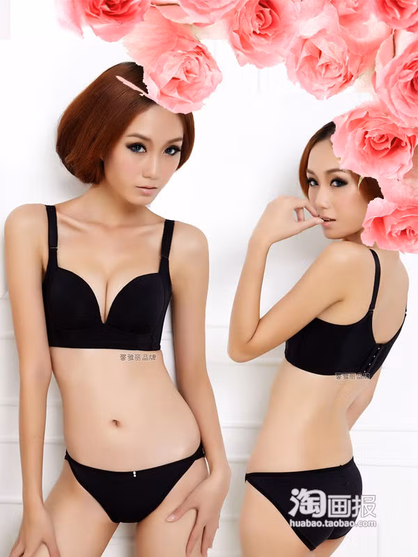 Màu đen luôn mang đến sự bí ẩn và hấp dẫn đầy mị hoặc, chiếc quần thiết kế mảnh ở hai bên lộ rõ một phần vòng 3 khiến phái nữ cuốn hút hơn bao giờ hết. Xem thêm: Những mẫu váy ngắn/ quần Jeans/ Quần sooc/ Áo sơ mi