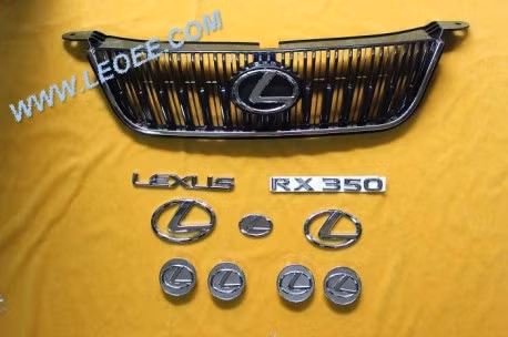Bộ đồ chơi Lexus RX350 này có giá 600 nhân dân tệ. BYD S6 to Lexus RX350