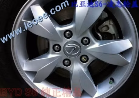 Logo Lexus gắn trên hai cặp mâm. BYD S6 to Lexus RX350