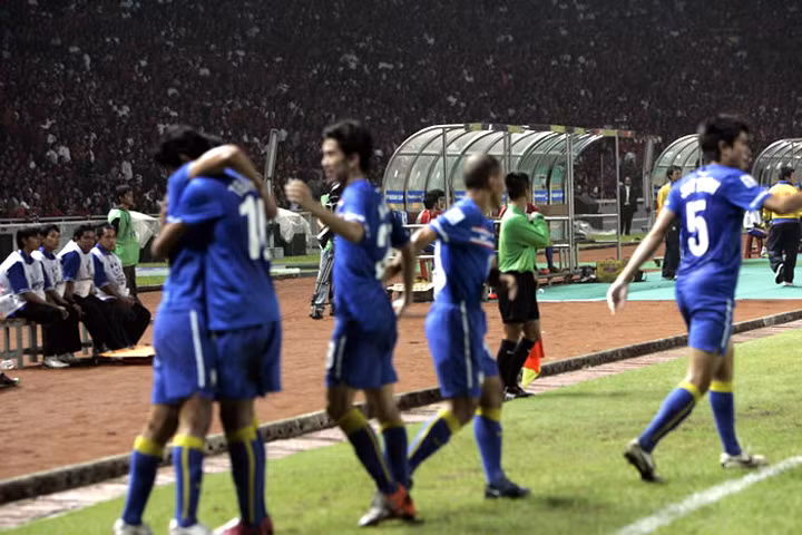 Các đội bóng tham dự AFF Cup 2012 đã có những trận đấu làm nóng. Thái Lan là đội thắng ấn tượng nhất khi đè bẹp đối thủ Bhutan với tỷ số 5-0. Trong 5 bàn thắng của người Thái có cú hat-trick của tiền đạo Apipoo Sunthornpanavej. Hai bàn còn lại do công của Naphat Thamrongsupakorn và Rattana Petcharporn. Các đội bóng tham dự AFF Cup 2012 đã có những trận đấu làm nóng. Thái Lan là đội thắng ấn tượng nhất khi đè bẹp đối thủ Bhutan với tỷ số 5-0. Trong 5 bàn thắng của người Thái có cú hat-trick của tiền đạo Apipoo Sunthornpanavej. Hai bàn còn lại do công của Naphat Thamrongsupakorn và Rattana Petcharporn.