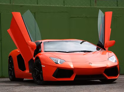 ... để lấy tiền tậu một đôi “hàng khủng” Aventador LP700-4? Cường đô la rao bán xe để tậu siêu xe “khủng”?