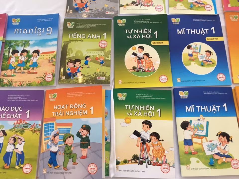 Chọn sách giáo khoa đang là vấn đề rất được quan tâm hiện nay (ảnh nguồn baotintuc.vn).