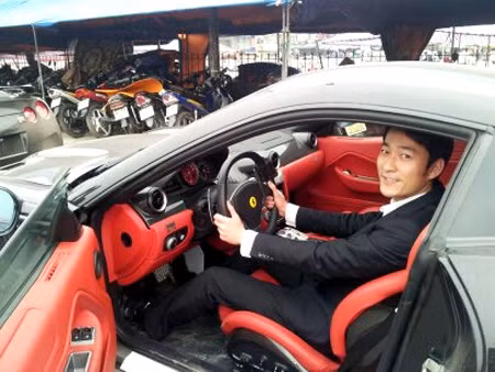 Nội thất tông đỏ đen của 599 GTB.