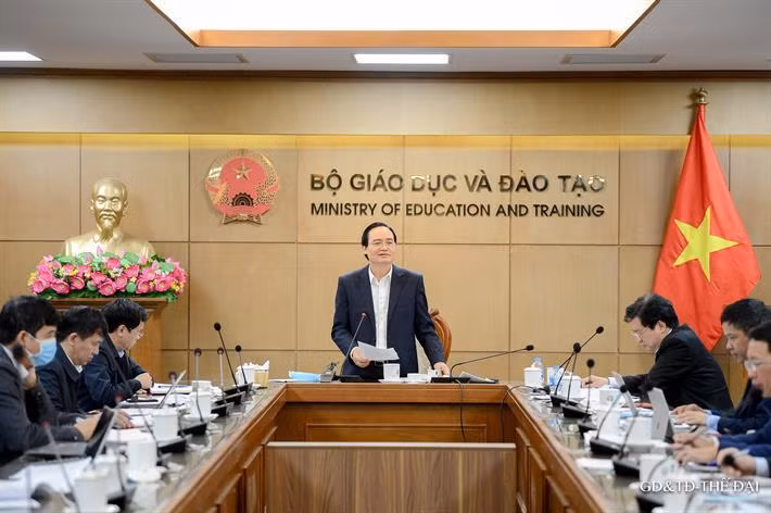 Bộ trưởng Phùng Xuân Nhạ phát biểu tại cuộc họp (ảnh: Bộ Giáo dục và Đào tạo) Bộ trưởng Phùng Xuân Nhạ phát biểu tại cuộc họp (ảnh: Bộ Giáo dục và Đào tạo)