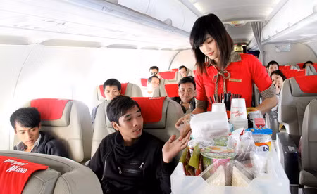 Nhằm tăng thêm hào hứng trước các trận bóng mùa EuroCup, VietJetAir mở bán online hơn 5000 vé giá chỉ 299,000 đồng, vào mỗi đêm trong suốt tuần lễ chung kết tranh chức vô địch.