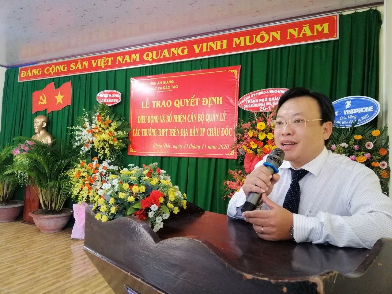 Thạc sĩ Trần Tuấn Khanh - Phó Giám đốc Sở Giáo dục và Đào tạo tỉnh An Giang. Ảnh: website sở. Thạc sĩ Trần Tuấn Khanh - Phó Giám đốc Sở Giáo dục và Đào tạo tỉnh An Giang. Ảnh: website sở.