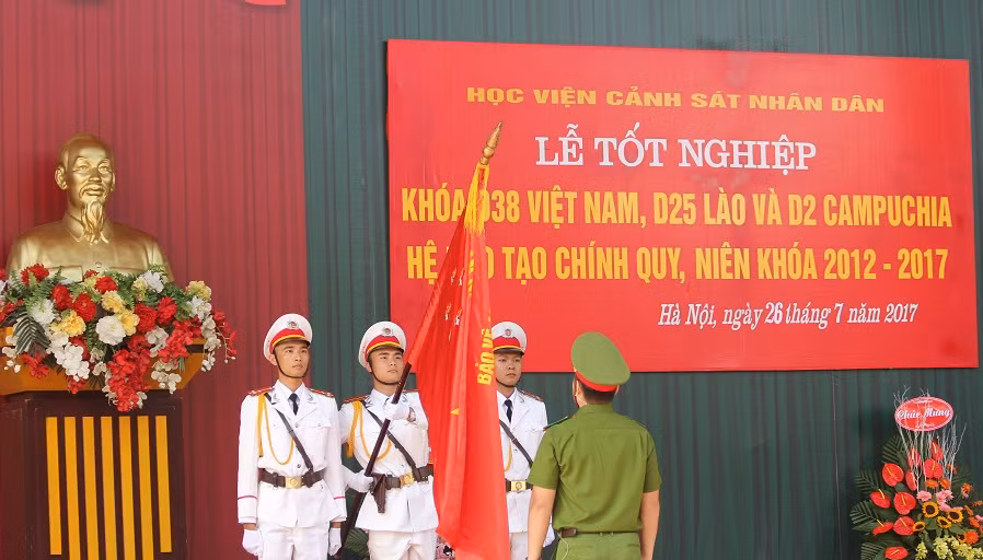 Lễ tuyên thệ của đại diện 962 tân cử nhân, sĩ quan (Ảnh: Thùy Linh)