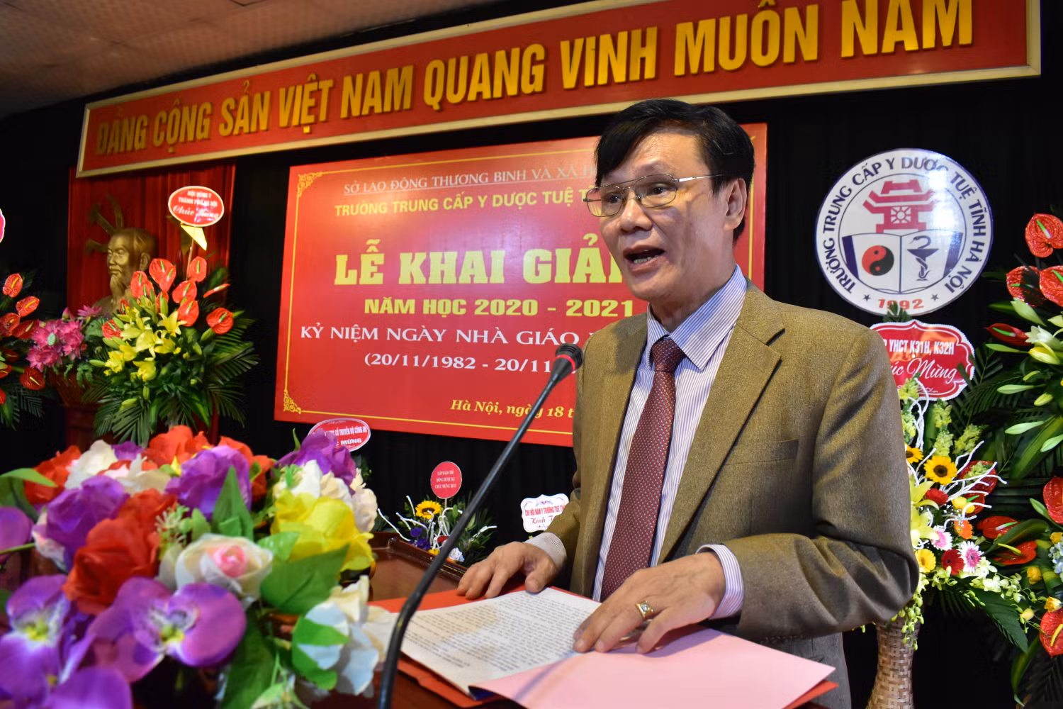 Phó Giáo sư, Tiến sĩ Phan Anh Tuấn, Hiệu trưởng nhà trường phát biểu. Ảnh: Đình Hùng Phó Giáo sư, Tiến sĩ Phan Anh Tuấn, Hiệu trưởng nhà trường phát biểu. Ảnh: Đình Hùng