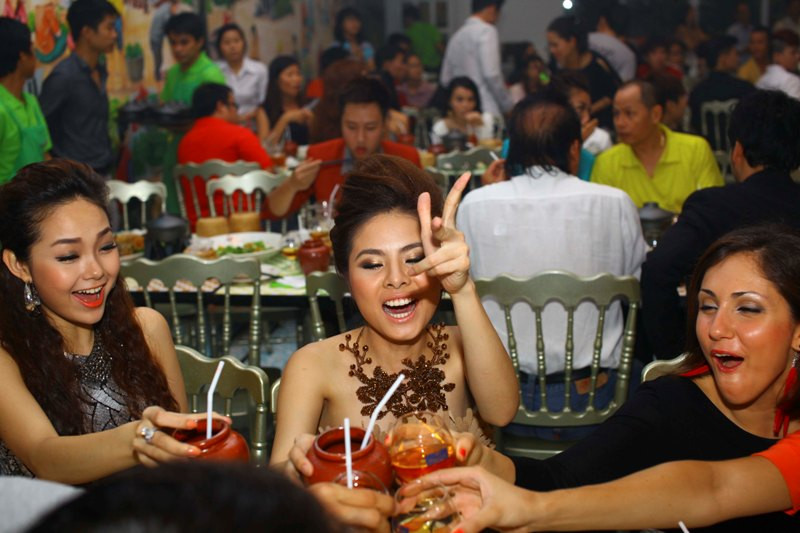 Ba say chưa chai,... zô... zô