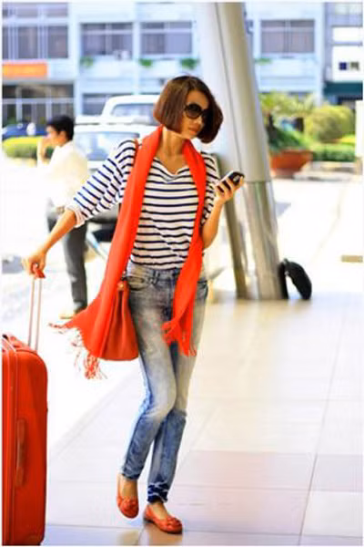 Và thậm chí biểu tượng thời trang Thanh Hằng cũng sơ suất khi chọn một chiếc quần jean mài bạc lỗi mốt