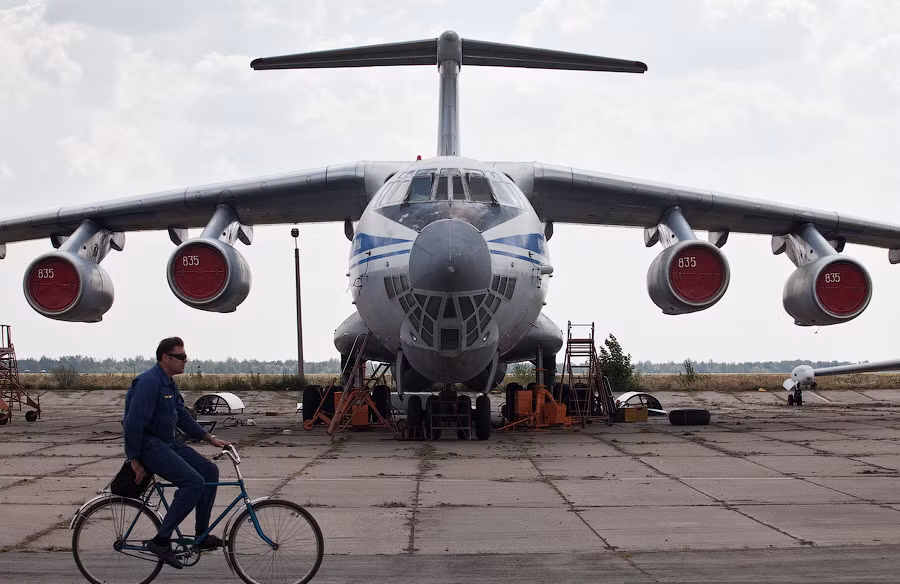 Máy bay tiếp dầu Il-78.