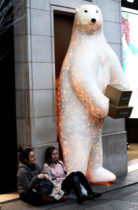 Không khí chào đón Giáng sinh và Năm mới 2012 trên Đại lộ Champs-Elysee