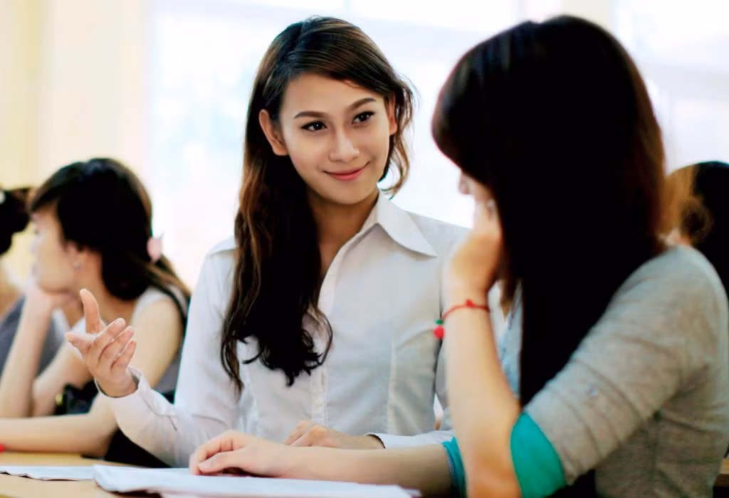 Lê Thị Vân Quỳnh, Đại học Kinh tế Kỹ thuật Công Nghiệp, từng đạt được danh hiệu Á khôi 1 trong cuộc thi Duyên dáng Uneti 2012. Trong các phần trình diễn, Quỳnh khá tự tin. >>Những hotgirl xinh đẹp làm điên đảo cư dân mạng Những nữ sinh đẹp mê hồn giữa đầm sen >>Phát sốt vì vẻ đẹp baby của cô giáo tương lai >>So độ siêu kute của những nữ sinh đình đám nhất Thủ đô >>Phát sốt vì 4 nữ giáo viên xinh đẹp >>Cư dân mạng "điên đảo" vì nhan sắc nữ sinh Trương Tân Uyển >>Hoa khôi ĐH Thương Mại 2012 duyên dáng áo dài