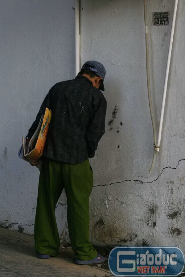 Chẳng ai nhìn thấy mặt nên cứ thoải mái thôi (!?) Chẳng ai nhìn thấy mặt nên cứ thoải mái thôi (!?)