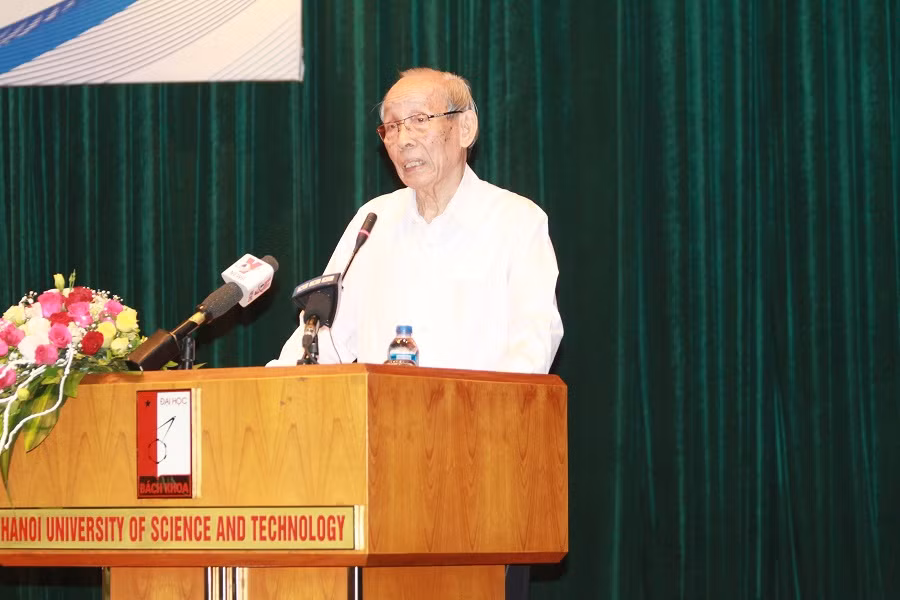 Giáo sư Trần Hồng Quân - Chủ tịch Hiệp hội Các trường đại học, cao đẳng Việt Nam phát biểu tại hội thảo (Ảnh: Thùy Linh) Giáo sư Trần Hồng Quân - Chủ tịch Hiệp hội Các trường đại học, cao đẳng Việt Nam phát biểu tại hội thảo (Ảnh: Thùy Linh)