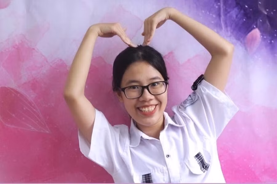 Phạm Ngọc Quỳnh nữ sinh duy nhất đạt 10 điểm môn Lịch sử của tỉnh Bắc Giang. Ảnh: NQ